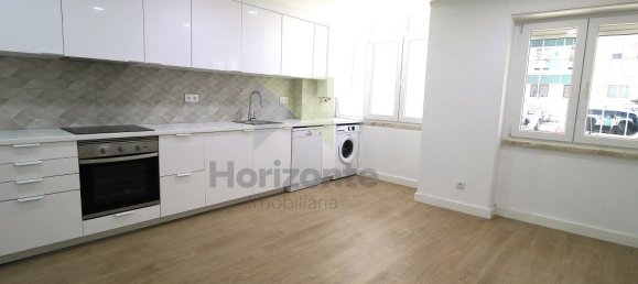 2 bedrooms Apartment in Lisbon, Portugal No. 223449 2