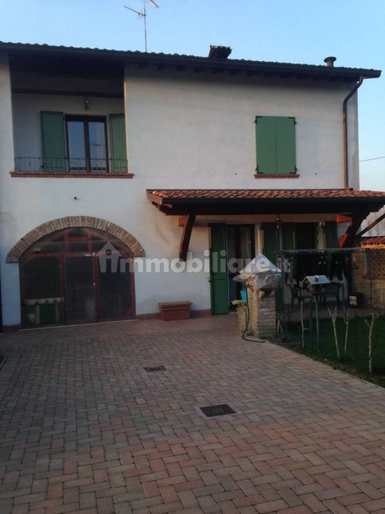 Casa de 4 dormitorios en Sabbioneta, Italy No. 83200