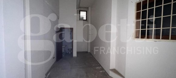 1 room Commercial property in Avellino, Italy No. 66197 6