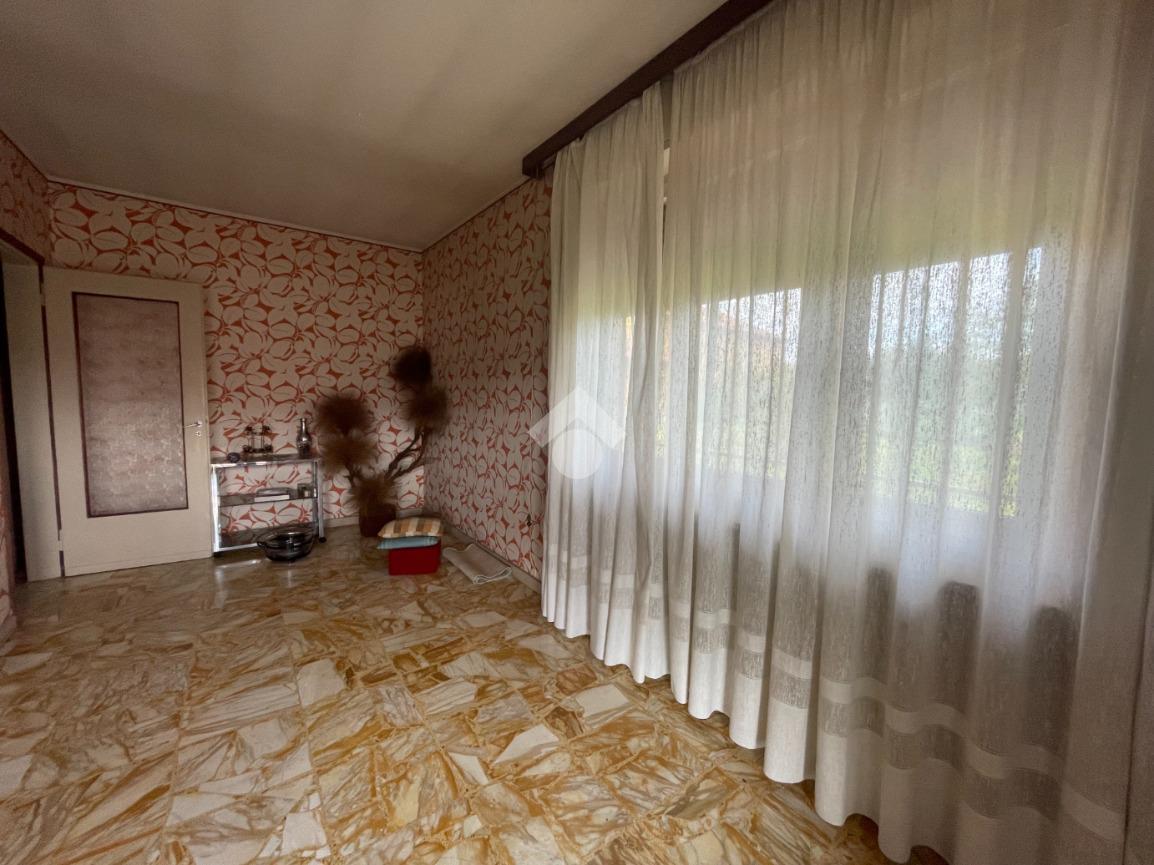 5 rooms House in Gozzano, Italy No. 123918