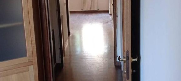 6 rooms Apartment in Padua, Italy No. 20854 10