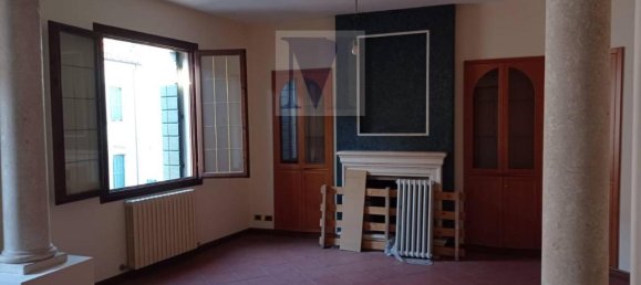 6 rooms Apartment in Padua, Italy No. 20854 2