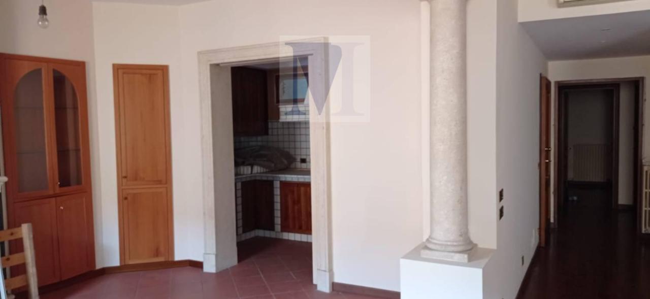 6 rooms Apartment in Padua, Italy No. 20854