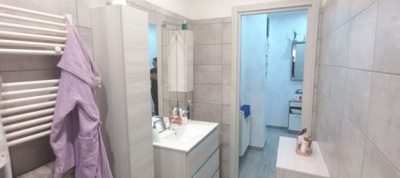 3 rooms Apartment in Pioltello, Italy No. 330381 10