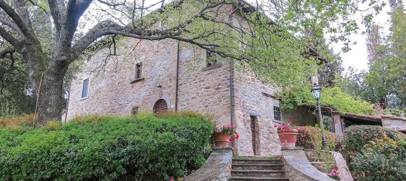 6 bedrooms Villa in Cortona, Italy No. 322 4