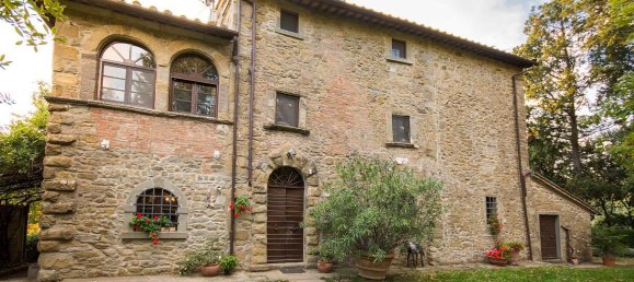 6 bedrooms Villa in Cortona, Italy No. 322 2