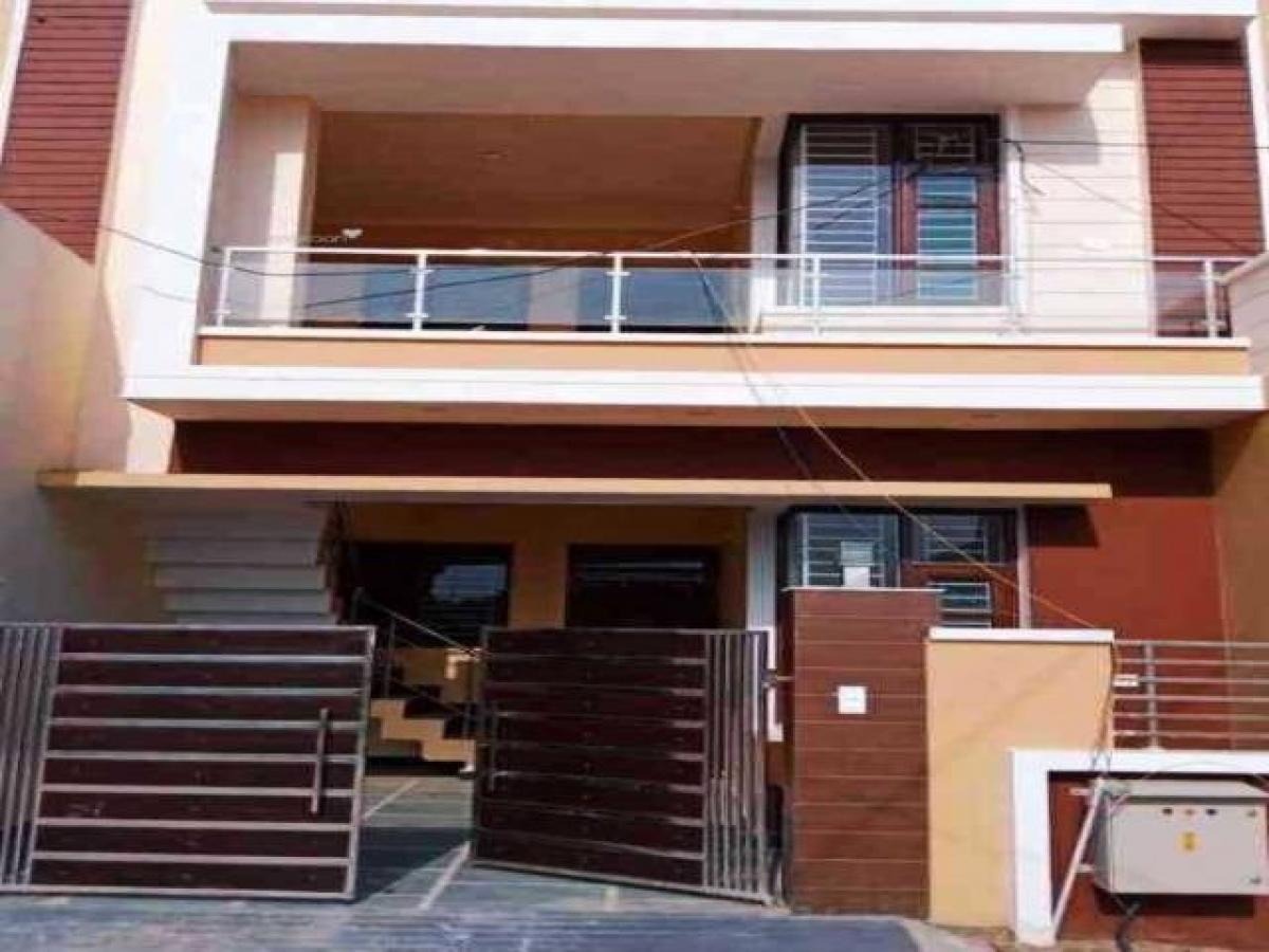 Casa de 3 dormitorios en Mohali, India No. 13935