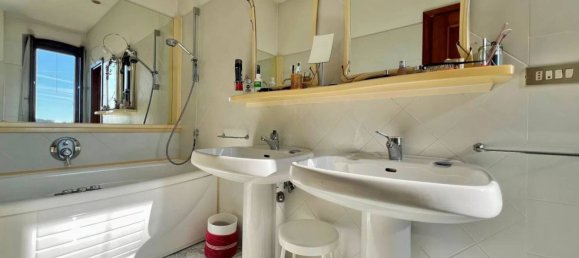 5 rooms Building in Udine, Italy No. 333021 21