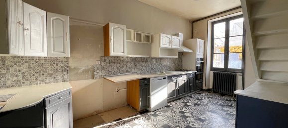 Casa de 4 dormitorios en Saint-Amand-Montrond, France No. 51264 8