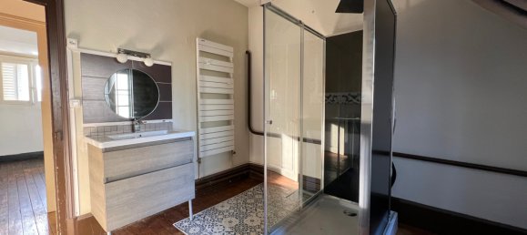 Casa de 4 dormitorios en Saint-Amand-Montrond, France No. 51264 18