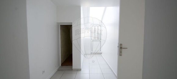 195m² Building in Porto, Portugal No. 100067 3