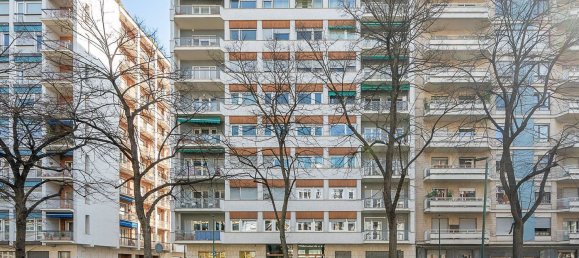 3 bedrooms Apartment in Turin, Italy No. 326805 3