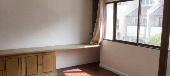 4 bedrooms Bungalow in Bangkok, Thailand No. 568 7