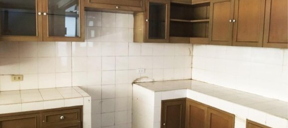 4 bedrooms Bungalow in Bangkok, Thailand No. 568 4