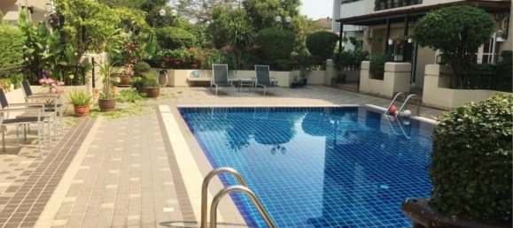 4 bedrooms Bungalow in Bangkok, Thailand No. 568 9