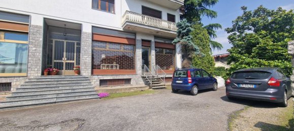 170m² Commercial property in Cossato, Italy No. 211181 3