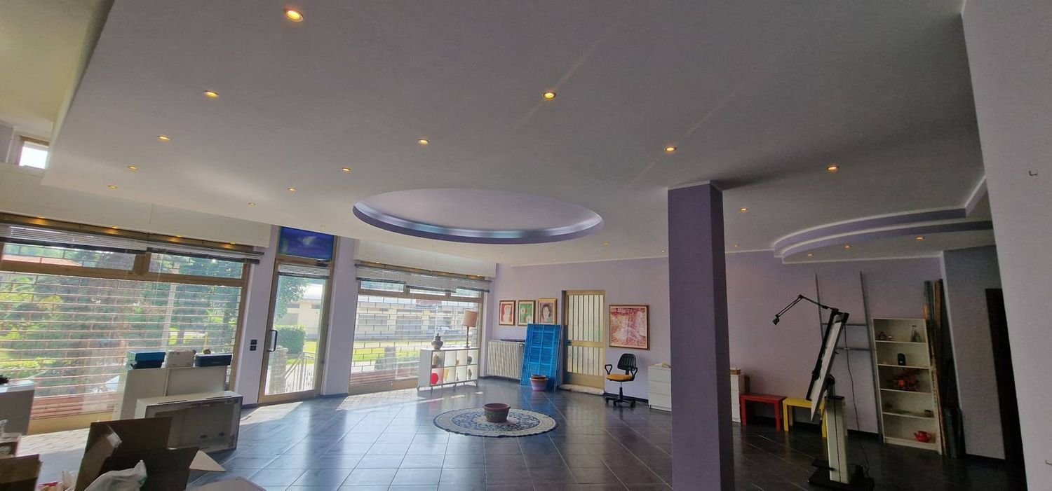 170m² Commercial property in Cossato, Italy No. 211181