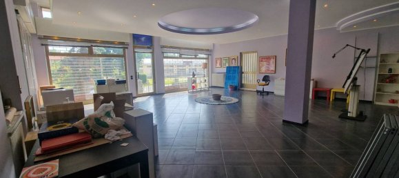170m² Commercial property in Cossato, Italy No. 211181 4