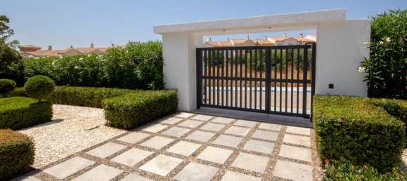 4 bedrooms House in La Duquesa, Spain No. 63290 12