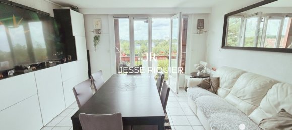 3 bedrooms Apartment in Le Mesnil-le-Roi, France No. 347047 2
