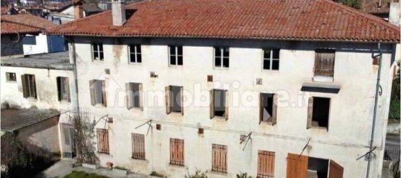 7 bedrooms House in Udine, Italy No. 285350 3