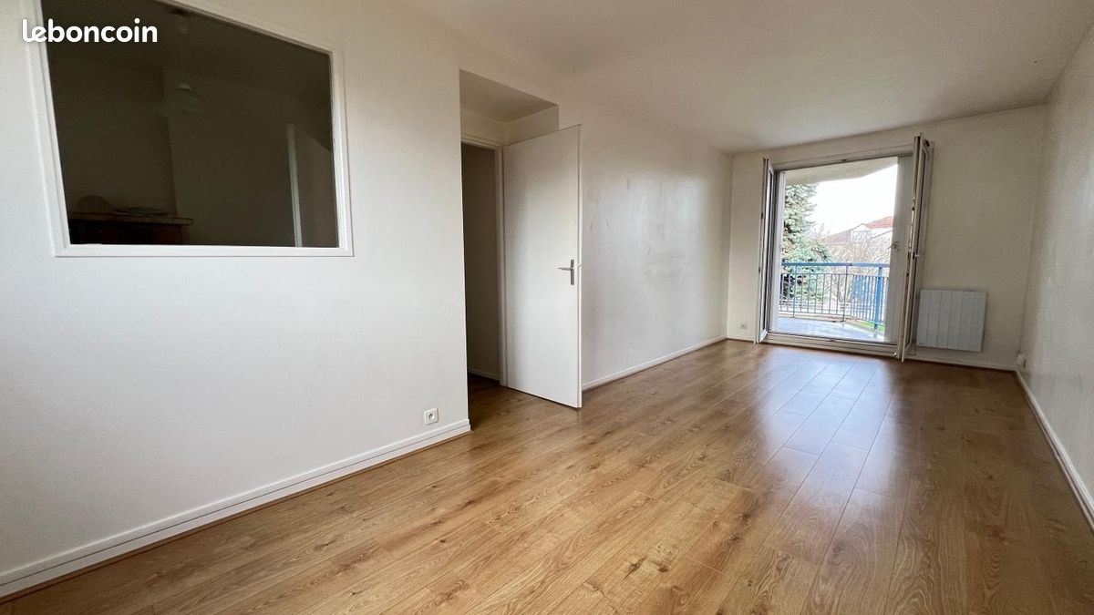 Studio in Le Perreux-sur-Marne, France No. 135445