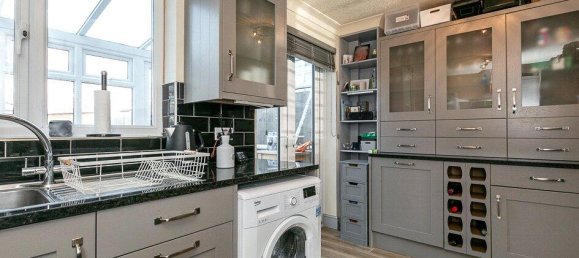 3 bedrooms House in Mitcham, United Kingdom No. 12248 3