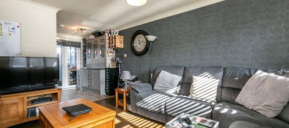 3 bedrooms House in Mitcham, United Kingdom No. 12248 4