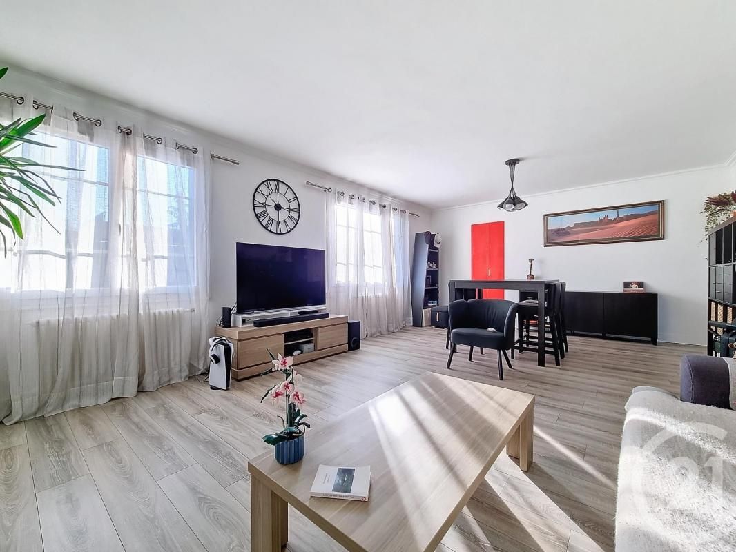 Дуплекс с 2 спальнями в Шенвьер-сюр-Марн, Франция № 134395