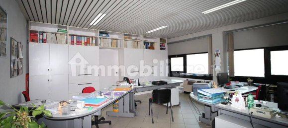 3 rooms Warehouse in Lucca, Italy No. 334622 11