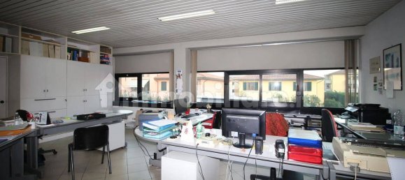 3 rooms Warehouse in Lucca, Italy No. 334622 10
