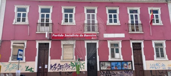 260m² Building in Barreiro, Portugal No. 68178 5
