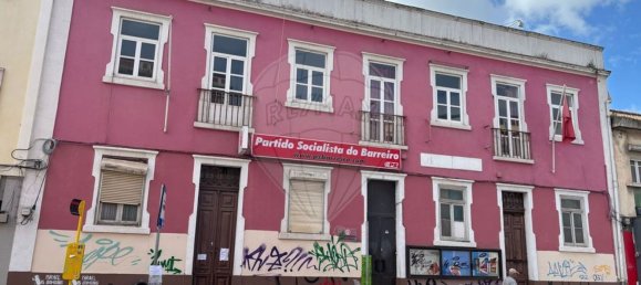 260m² Building in Barreiro, Portugal No. 68178 3