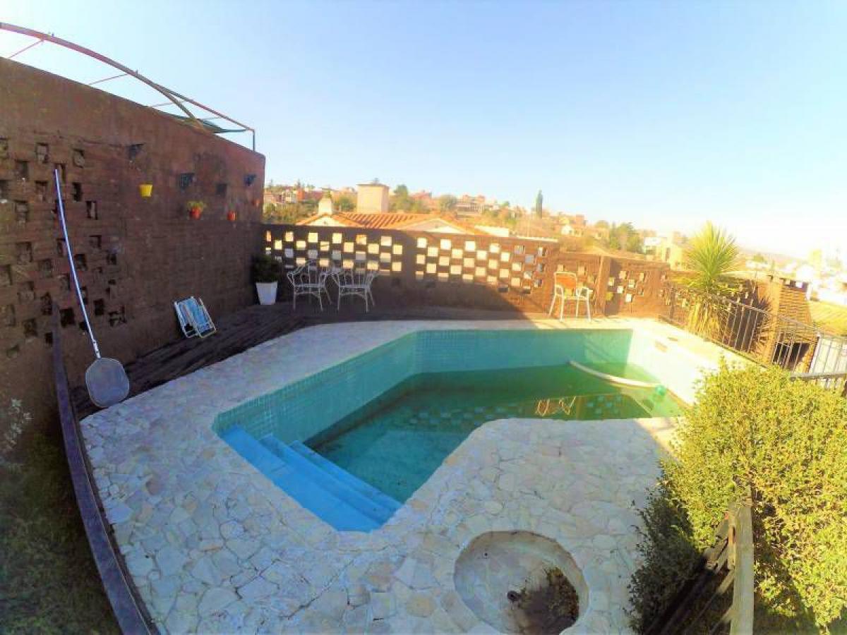 4 bedrooms House in Cordoba, Argentina No. 51784