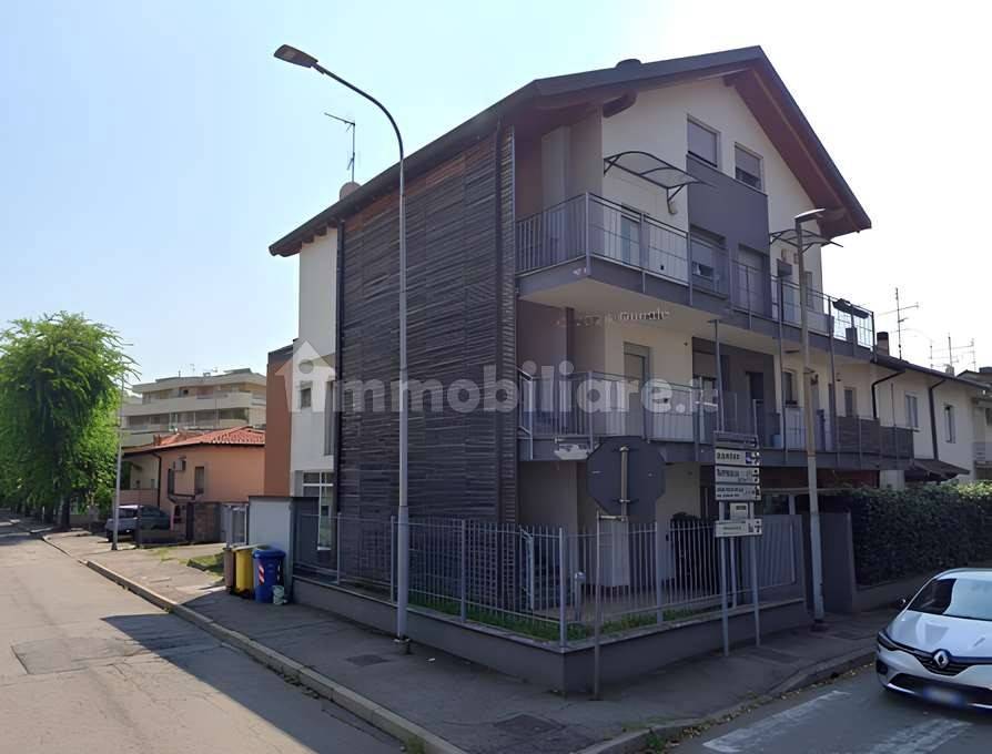 4 rooms Apartment in Rho, Italy No. 223032