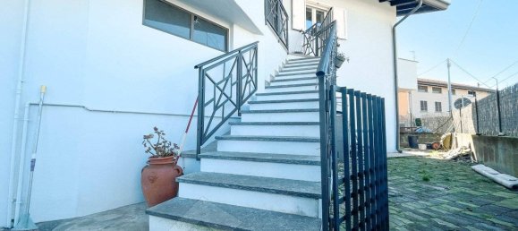 3 غرف نوم منزل في Oleggio, Italy رقم 279906 11