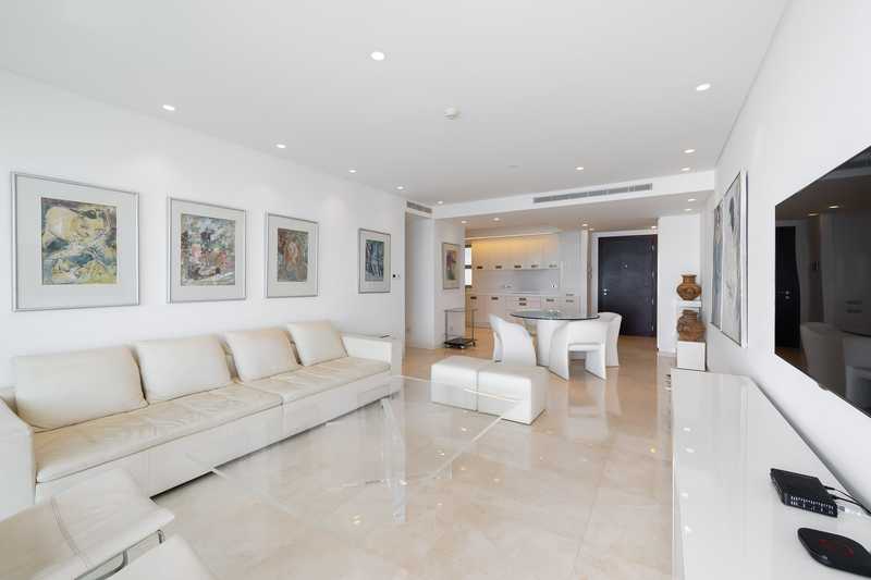 Квартира с 3 спальнями в Лимассол, Кипр № 19572