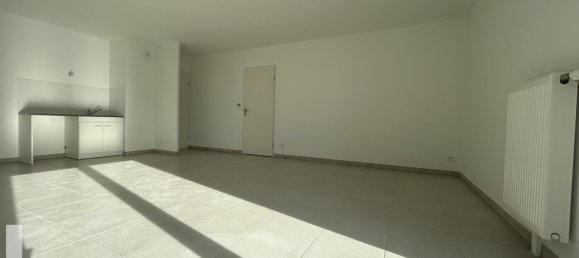 Apartamento de 3 dormitorios en Saint-Jean-de-la-Ruelle, France No. 43574 3