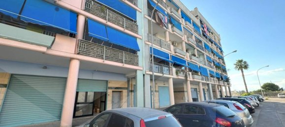 1 room Commercial property in Barletta, Italy No. 28049 2