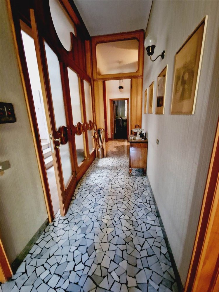 520m² Building in Meldola, Italy No. 88901