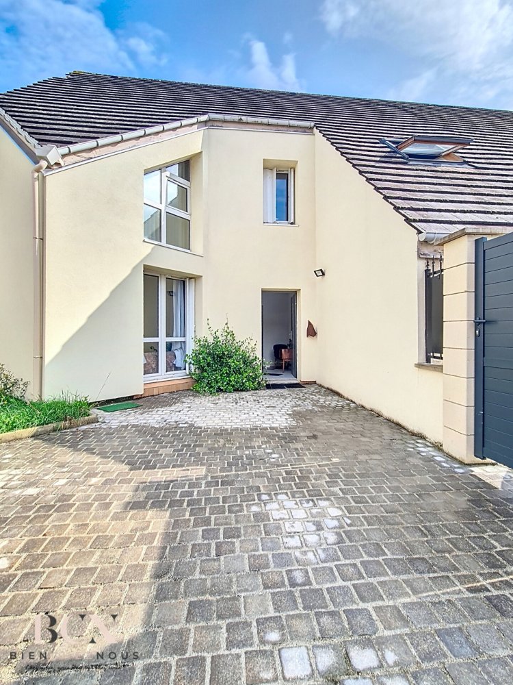 2 bedrooms House in L'Isle-Adam, France No. 350281