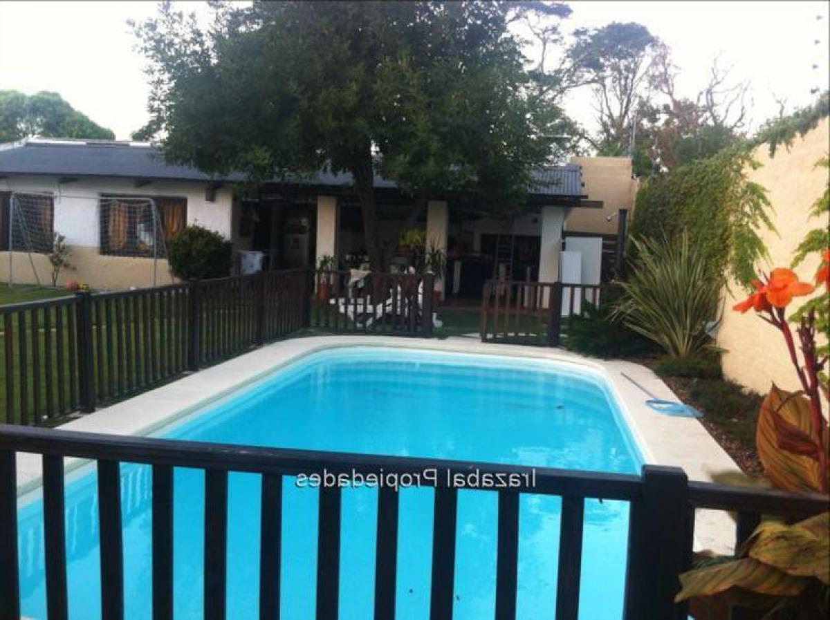 3 bedrooms House in Montevideo, Uruguay No. 1768