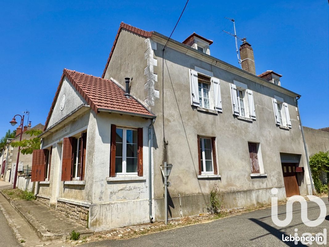 3 bedrooms House in Garchy, France No. 204554