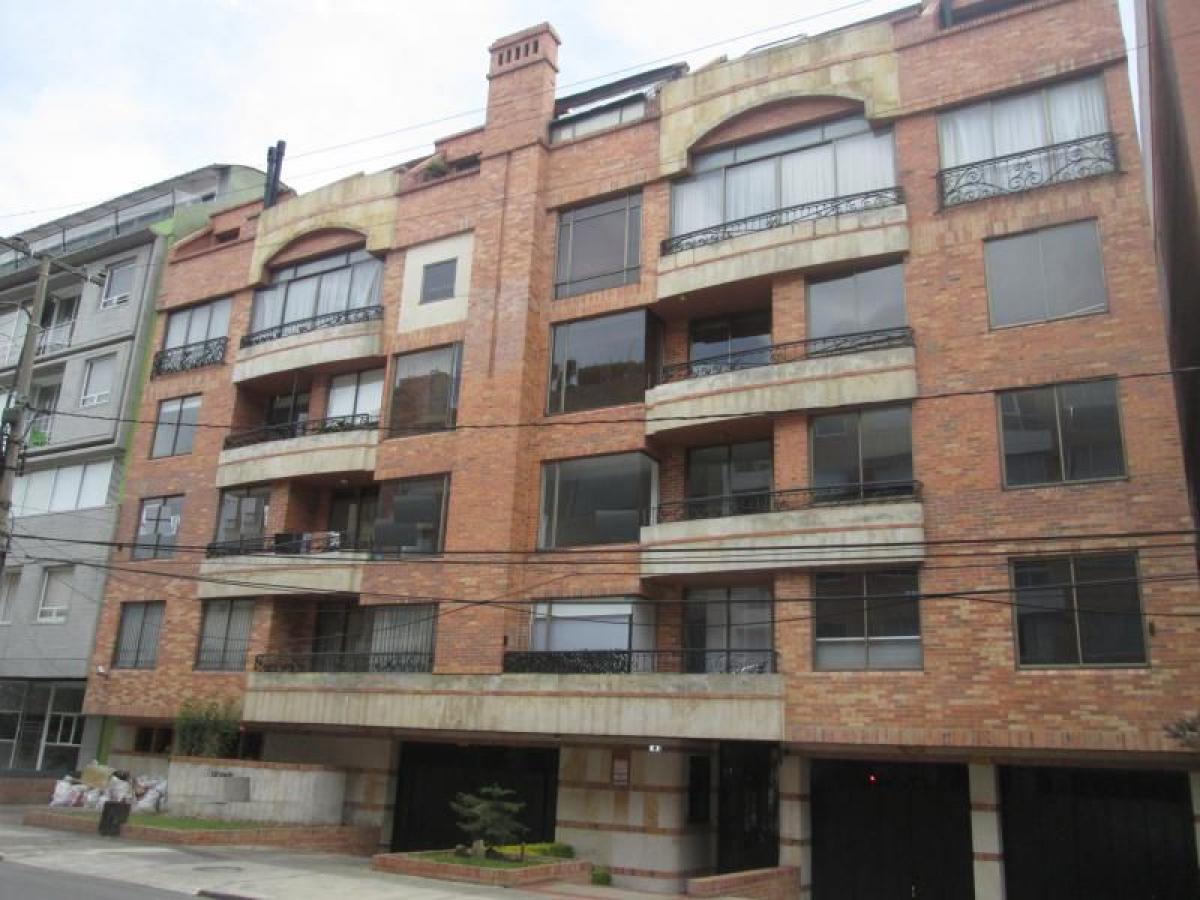 Casa de 3 dormitorios en Bogotá, Colombia No. 12630