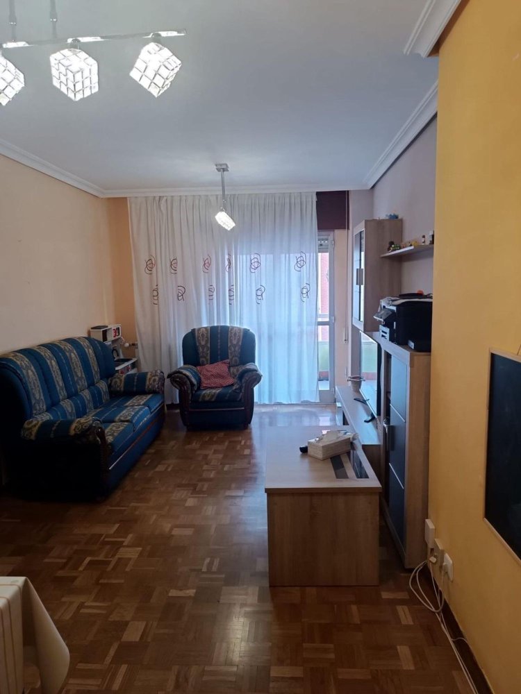 Apartamento de 3 dormitorios en Palencia, Spain No. 110084