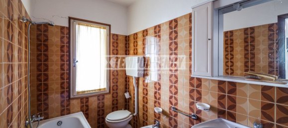 4 Schlafzimmer Doppelhaus in Serramazzoni, Italy, Nr. 372787 27