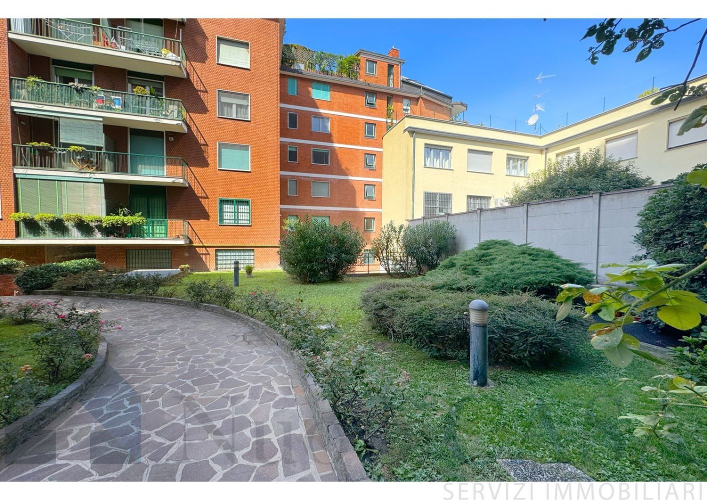 2 bedrooms Apartment in Milan, Italy No. 360538