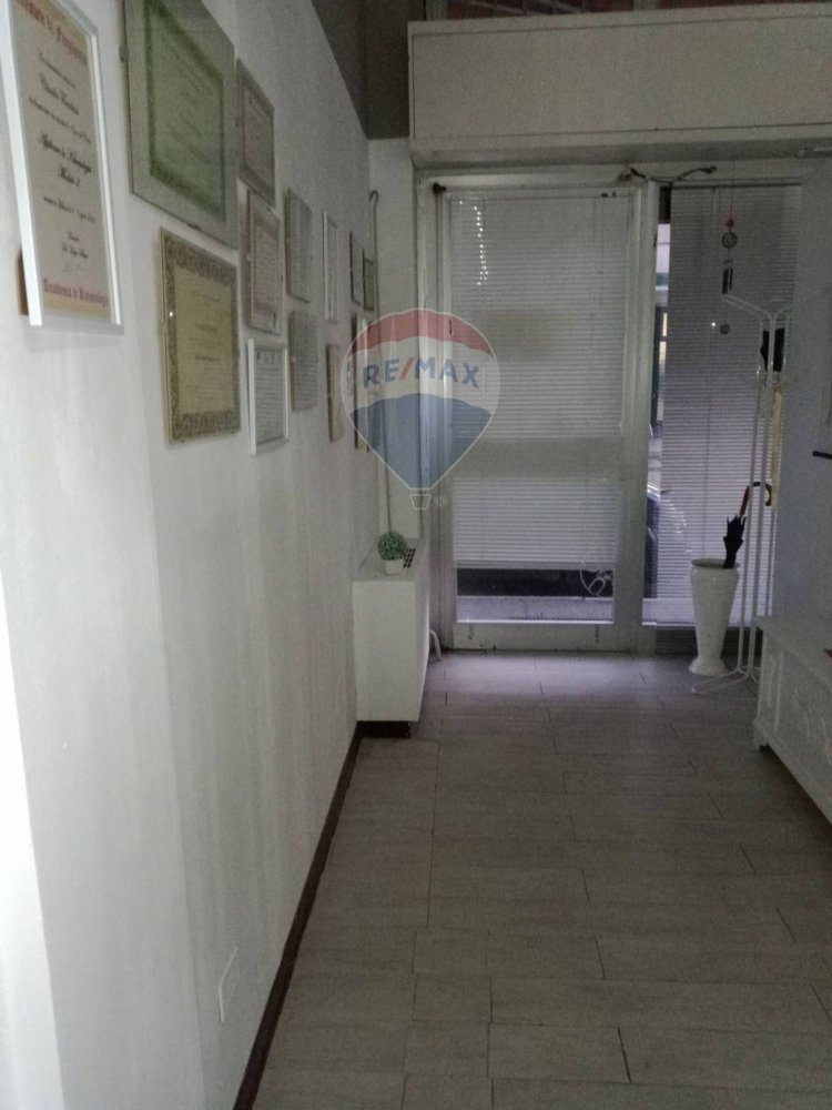 2غرفة عقار تجاري في Cardano al Campo, Italy رقم 167077