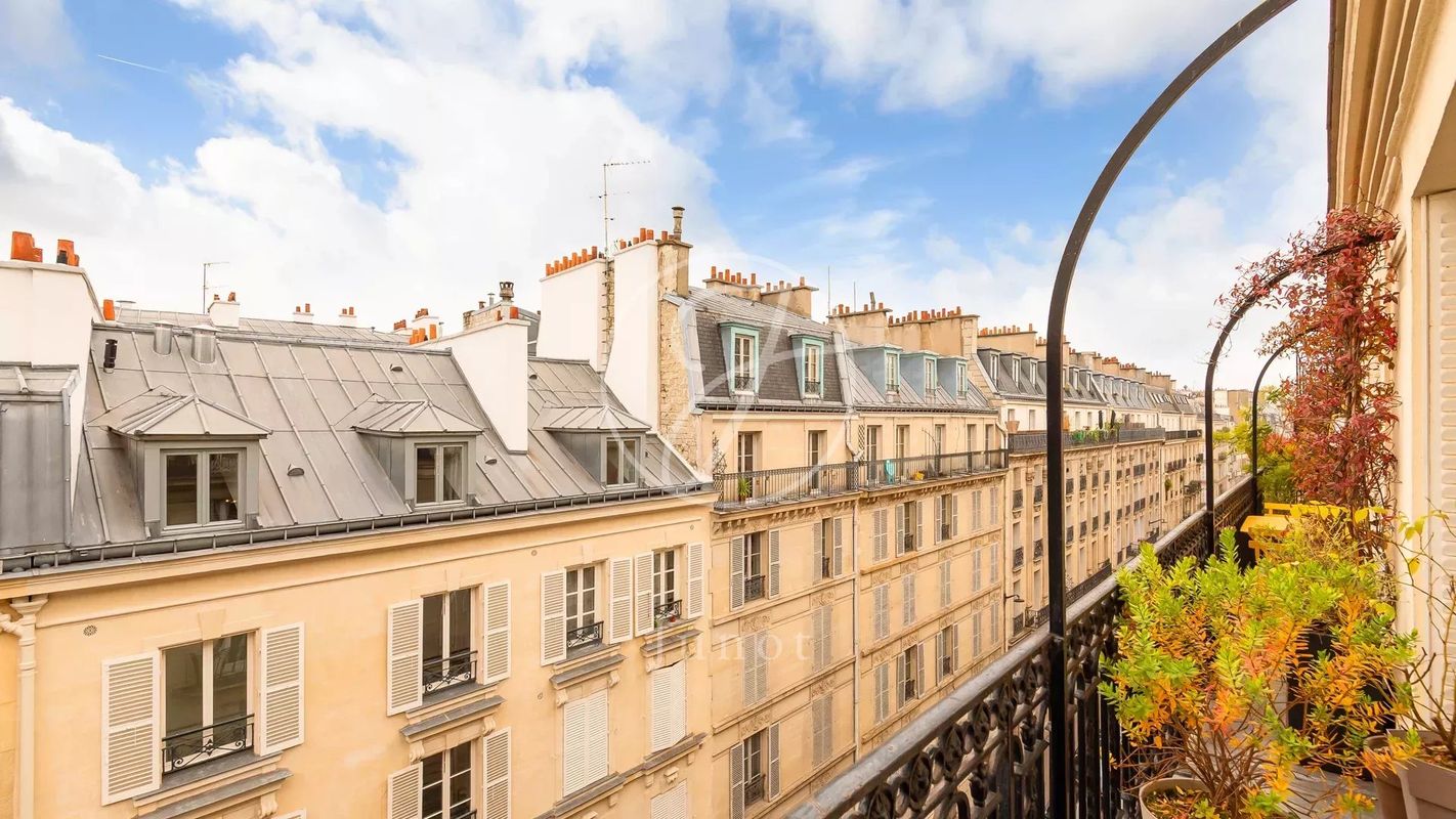 5 bedrooms Apartment in Paris, France No. 142145