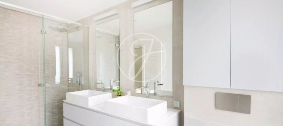 5 bedrooms Apartment in Paris, France No. 142145 12